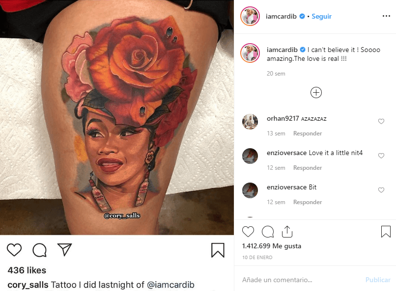 Pero ese no es el único tatuaje que un seguidor se ha hecho para honrar a la cantante. En su cuenta de Instagram, Cardi B ha replicado varios de estos homenajes.