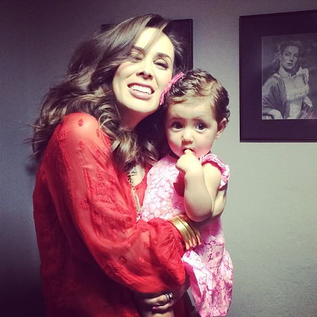 Bracamontes y su esposo lograron sobreponerse, mantuvieron a flote su relación y comenzaron su nueva vida en familia con 'mini Jacky' o 'Jackyta', como acostumbran llamar a su primogénita.