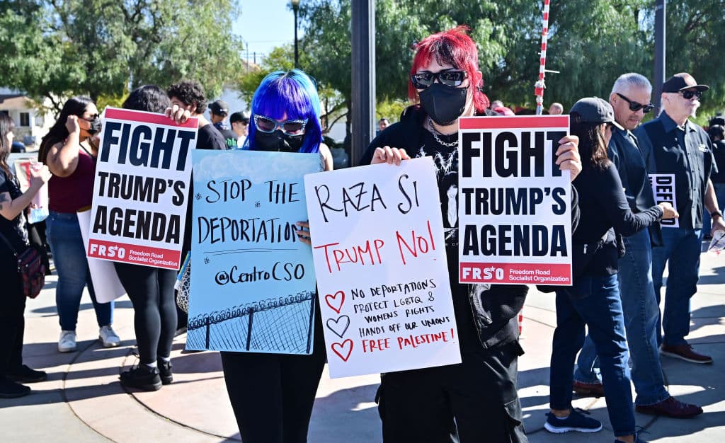 La 
<b>manifestación contra las posibles deportaciones masivas </b>se llevó a cabo en 
<b>Mariachi Plaza en Boyle Heights</b>. Se trató de un acto de solidaridad con México y América Latina en general, pues gran parte de los migrantes provienen de países de dicha región.