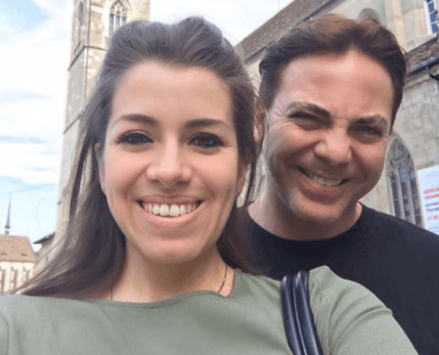 La polémica más reciente del 'Gallito Feliz' se dio tras darse a conocer su precipitada boda en 2017 con Carol Victoria y su posterior divorcio en plena luna de miel. Aunque en un principio se dijo que la separación se dio por una supuesta infidelidad de ella, el pasado 29 de mayo en Despierta América se reveló que la violinista demandó a Cristian por maltratato físico y psicológico.