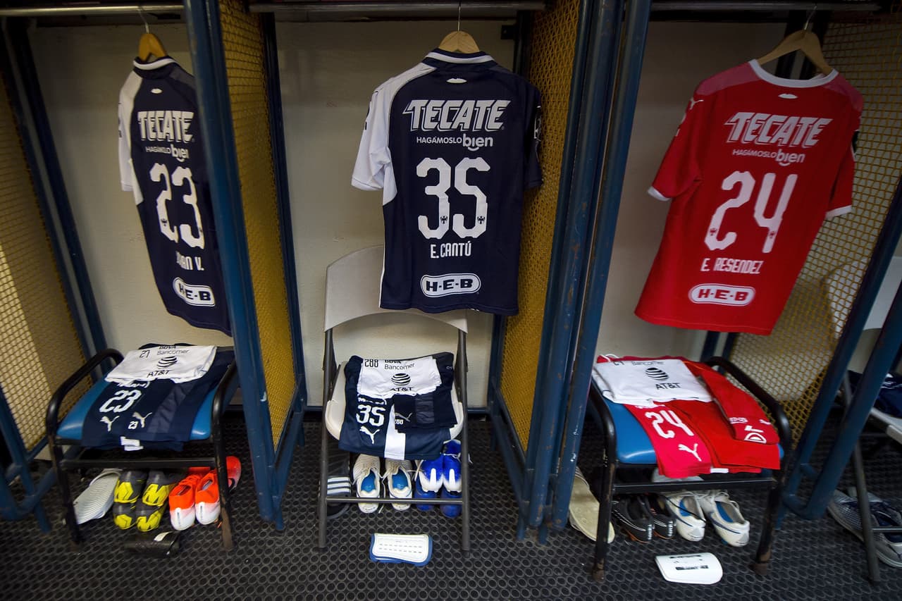 Este es el marco con el que las aficiones de los dos equipos regiomontanos se preparaban para alentar a Tigres y Rayados en el Clásico Regio edición internacional en la Final de la Liga Campeones de la Concacaf.