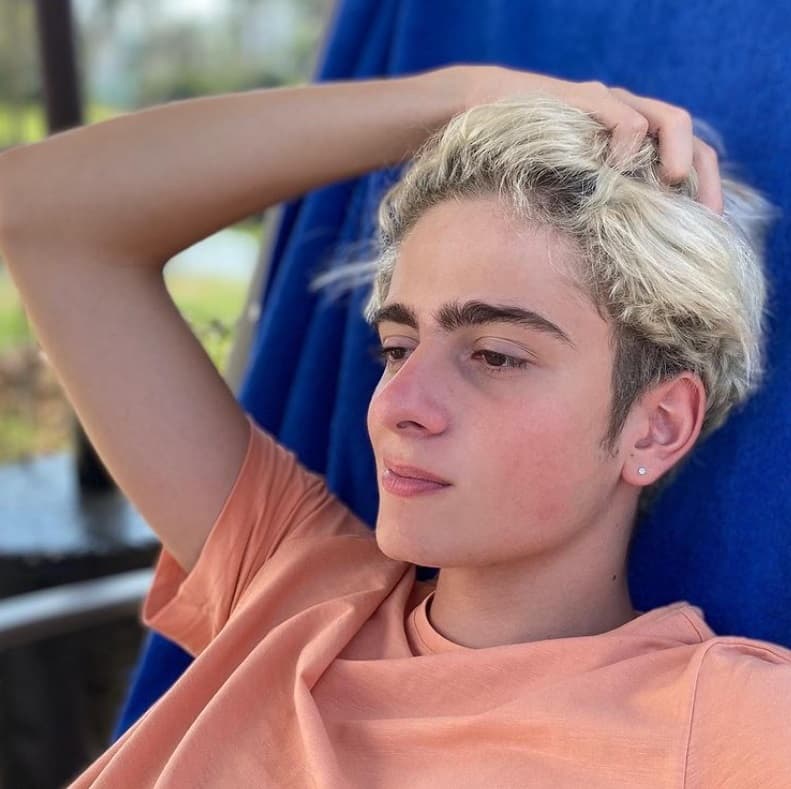 Esta no es la primera vez que Nicolás da un giro a su apariencia, en otras ocasiones también ha recurrido a los tintes de cabello y alaciados.