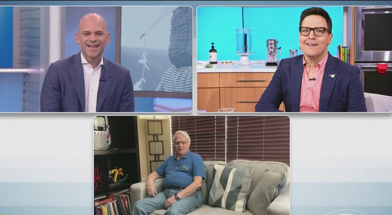 Raúl se puso nervioso y feliz al darse cuenta que su papá estaba en la telvisión.