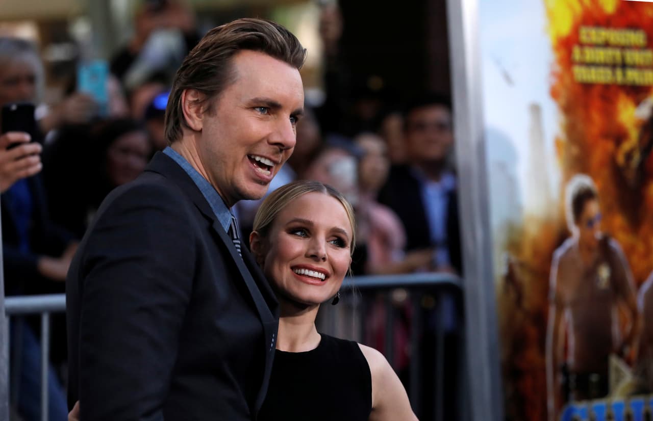 <b>Dax Shepard y Kristen Bell</b>
<br>La pareja de actores vive en matrimonio desde 2013 y no sólo aparecieron juntos en las películas ‘Hit and Run’ (2012) y ‘CHiPS’ (2017), sino que también fueron dirigidas por el mismo Shepard.