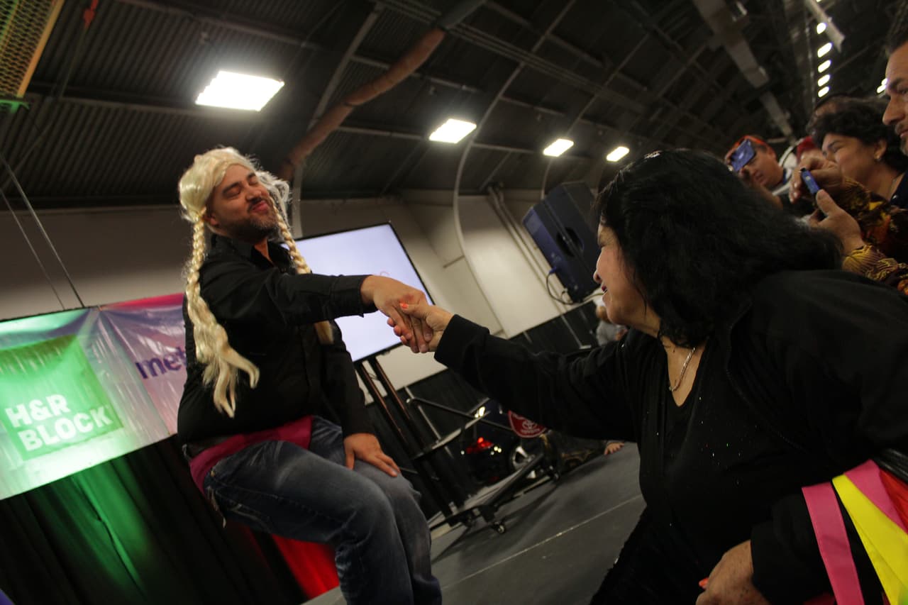 Armaron tremendo relajo bailando, abriendo sus petacas y mucho más!