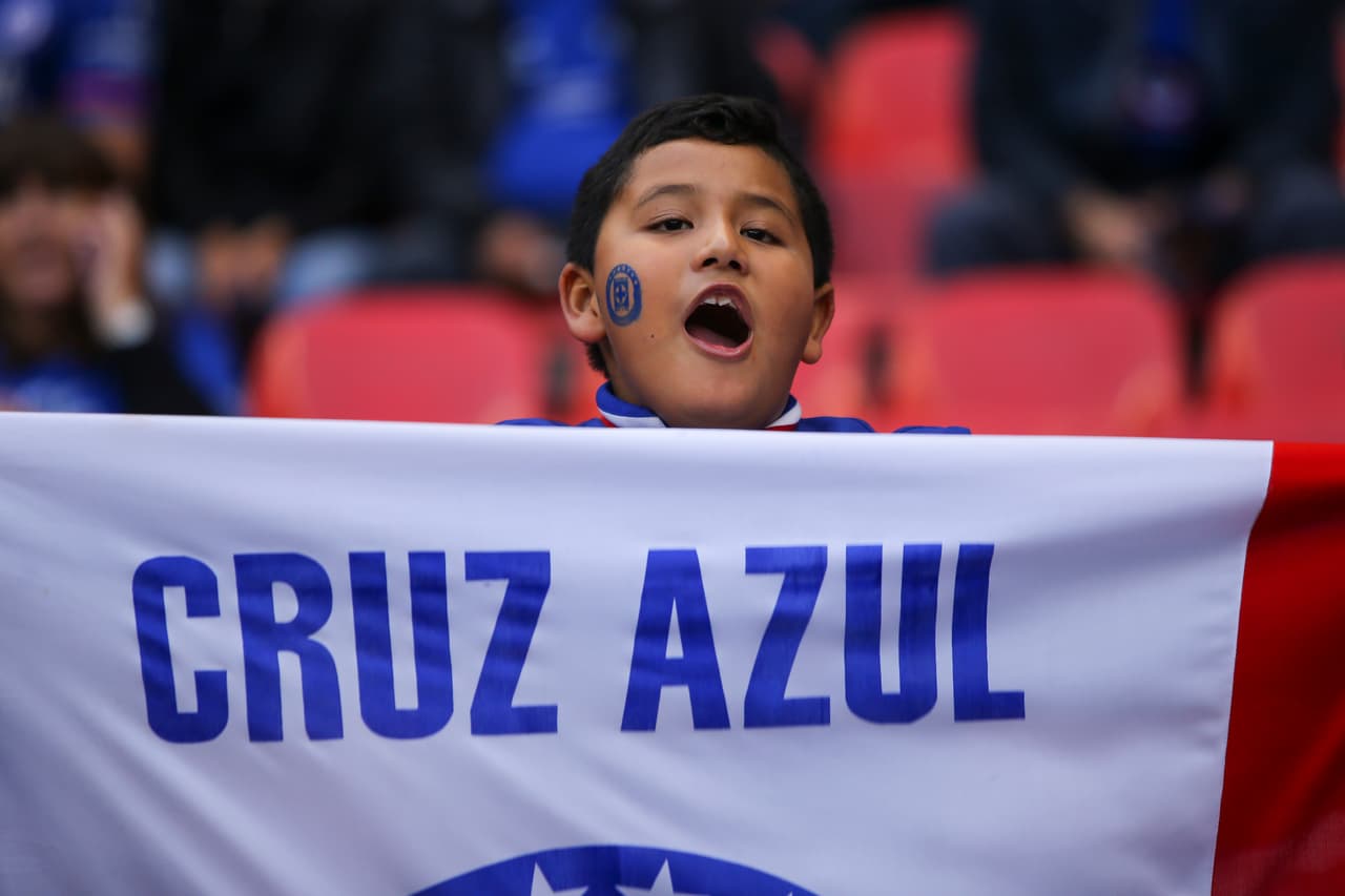Los fanáticos viven la Final del Apertura 2018 entre Cruz Azul y América. en el Estadio Azteca.