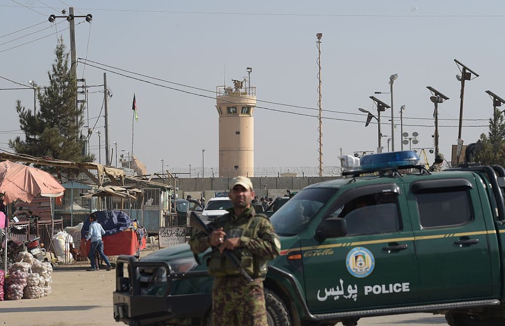 Al menos 27 muertos en un ataque suicida contra una mezquita chiíta en Afganistán 