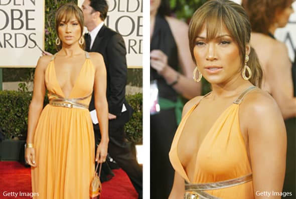 En los Golden Globes de 2004 se atrevió a usar un escotado modelito, pero desafortunadamente el color y su bronceado parecían del mismo tono.