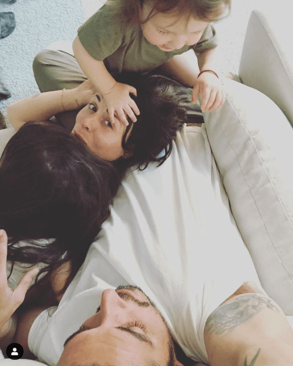 Pero no todo es risas, Zuria y Alberto también se dejan ver en
<b> tiernos momentos en familia</b>.
<br>