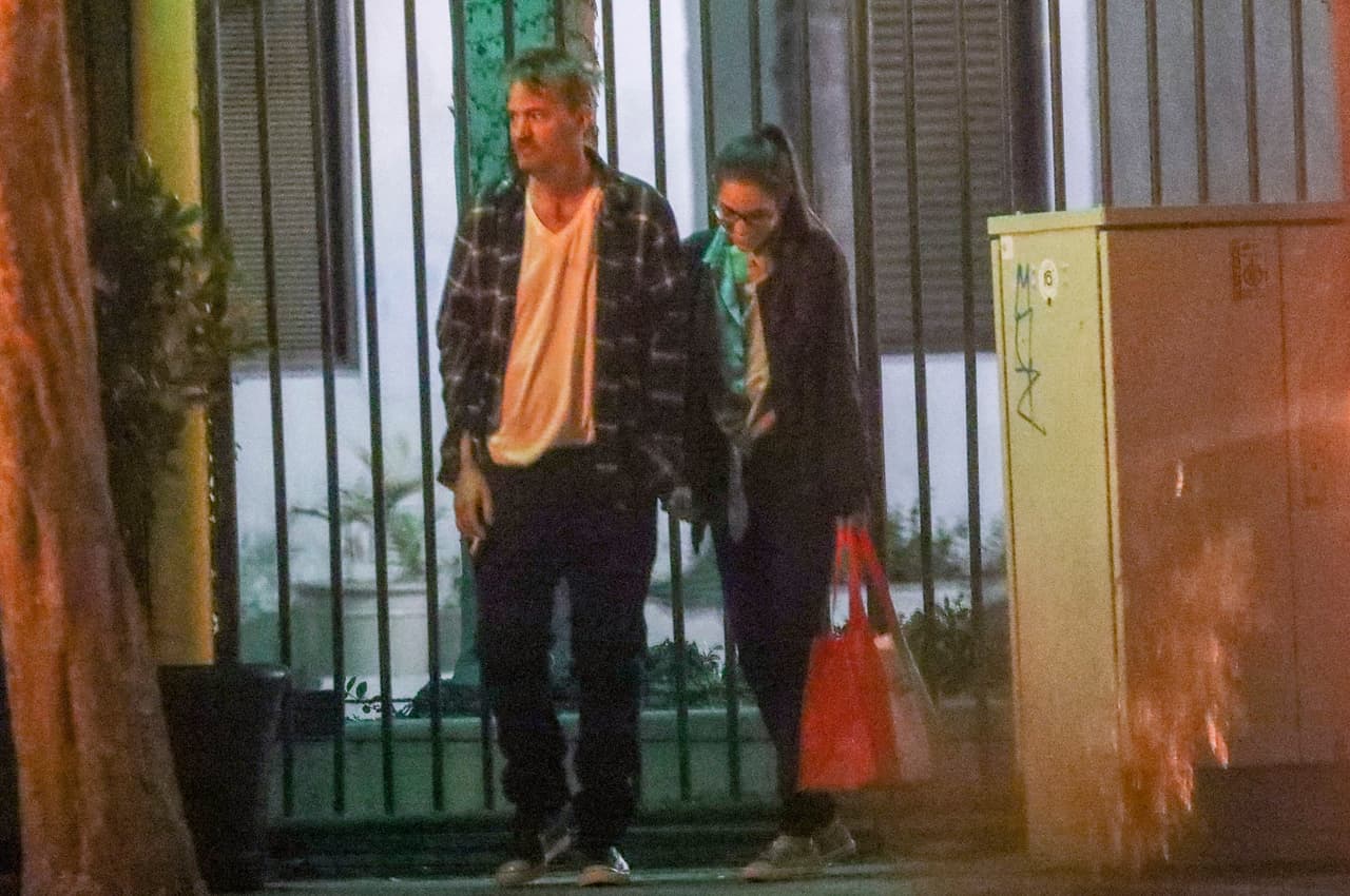 El 31 de diciembre del año pasado se hizo pública su relación. 
<a href="https://www.thesun.co.uk/tvandshowbiz/10643021/matthew-perry-secretly-dating-brunette-friends/" target="_blank">The Sun</a> publicó que, durante meses, Perry había estado "saliendo en secreto con una morena deslumbrante".