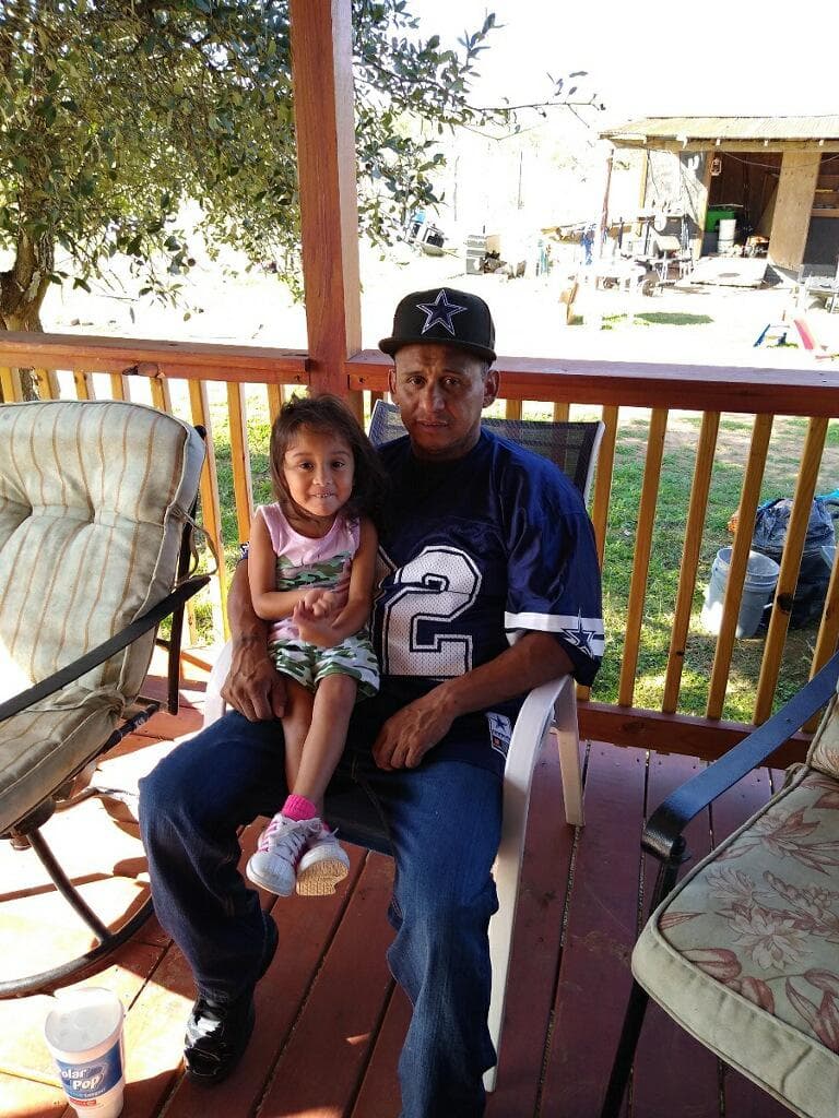 La 
<a href="https://www.univision.com/local/san-antonio-kwex/rescatistas-nina-madre-inundaciones-san-antonio-lluvias-remanente-pamela-1">niña hispana</a> murió atrapada dentro del auto. Era estudiante del
<b> Distrito Escolar Independiente de East Central </b>y se dirigía a la escuela el día del incidente.