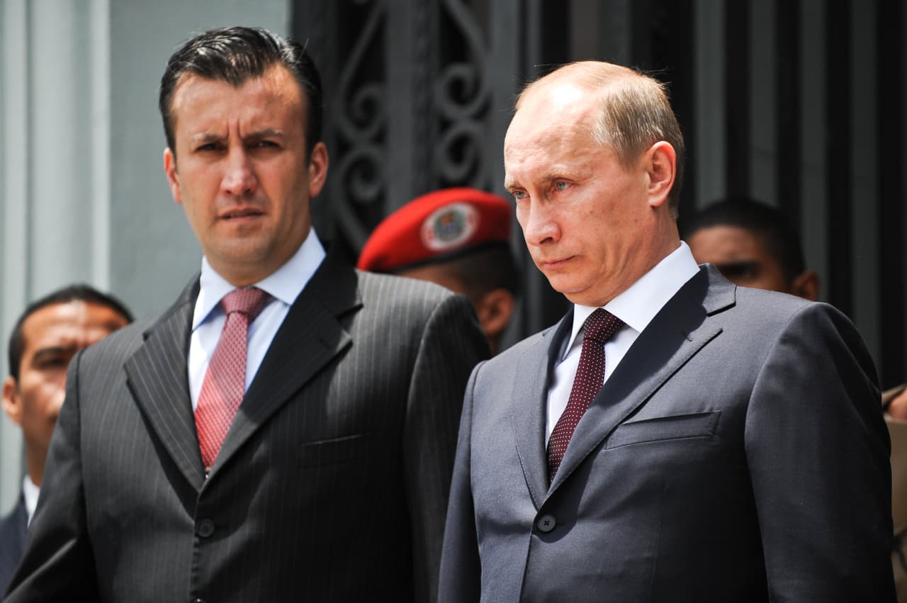 El Aissami, then Minister of Interior, with Russian president Vladimir Putin, during a visit to Venezuela in 2010.