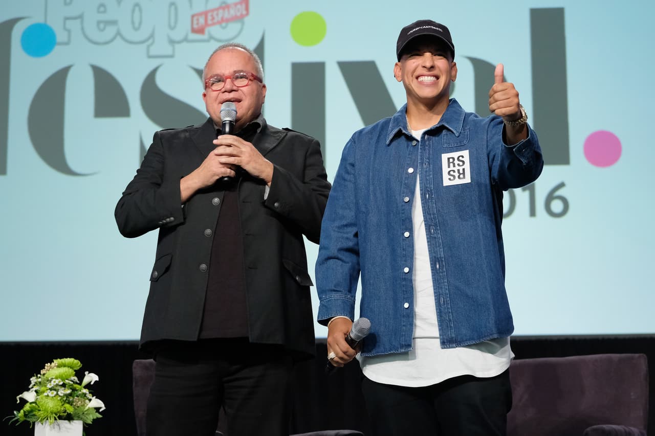 Daddy Yankee eufórico con la reacción del público, mientras Armando Correa, editor en jefe de la revista 'People en Español', explica por qué reconocieron al artista.