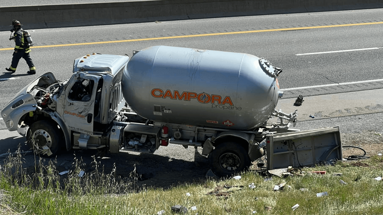 Camión con posible fuga de propano provoca el cierre de la autopista I-80 en ambas direcciones en el condado Placer