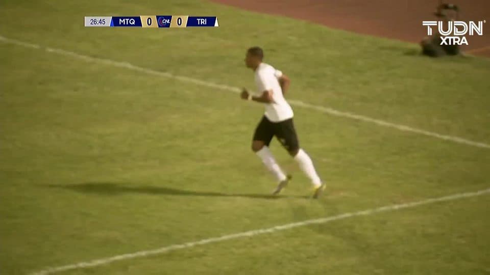 Tiro desviado de Ryan Telfer