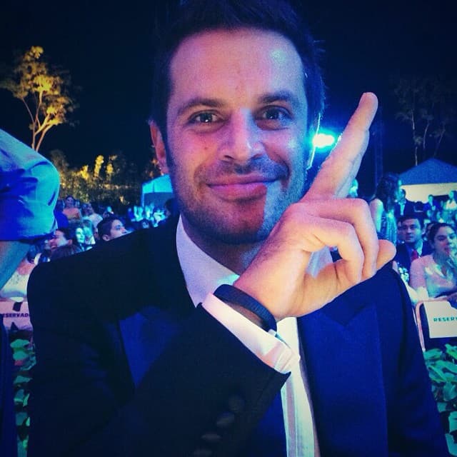 Y una sonrisa cautivadora.