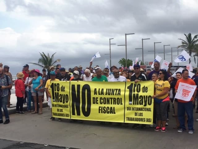 Miles marchan en Puerto Rico contra la junta fiscal 