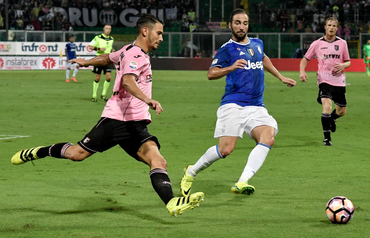 Juventus logra un trabajado triunfo en Palermo y se confirma líder