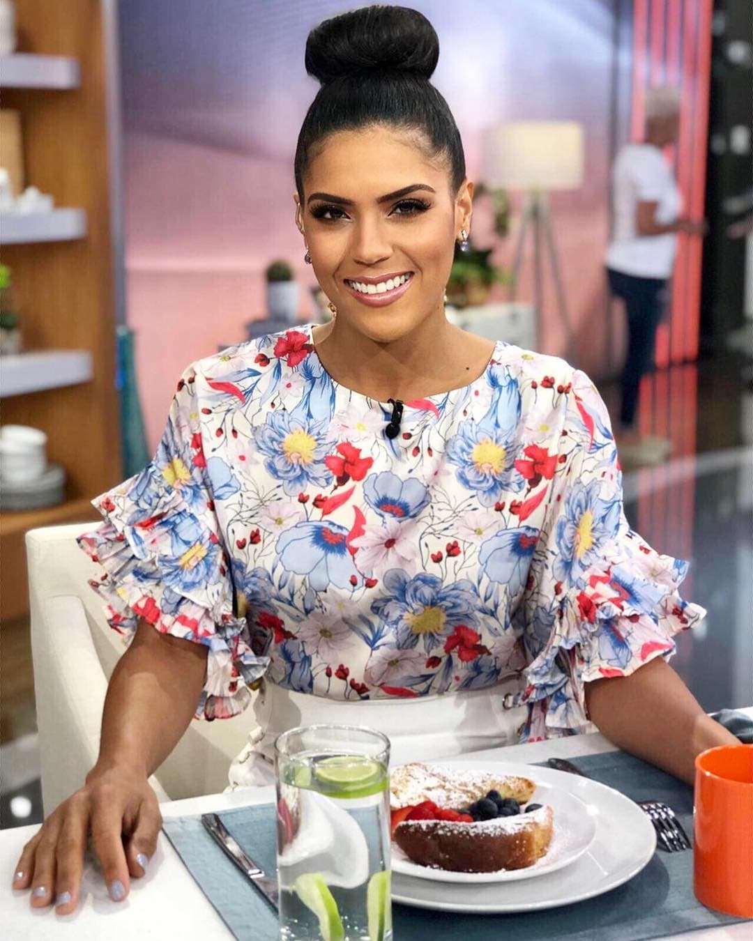 Francisca señaló que desde los 11 años realiza la técnica dominicana y demostró públicamente que aún recuerda como realizarlo, aunque en aquella ocasión le fue un poco más difícil debido al amarre de las extensiones.
<br>