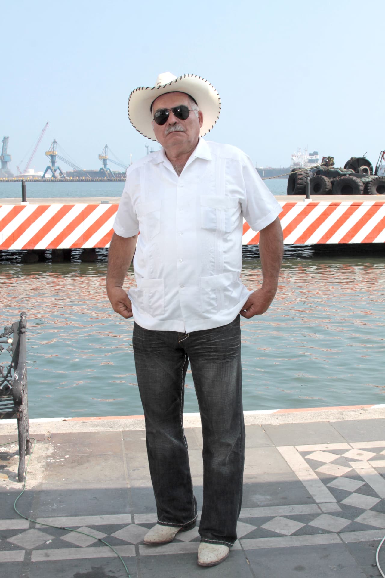 En 2014 fue cuestionado sobre esta relación. Aunque al principio se limitó a decir: "No puedo opinar", más tarde habló sobre la diferencia de edades: "En un hombre no se ve tan mal". Así finalizó: "Allá ella porque tiene tres hijos a quienes sacar adelante y después quién sabe qué reacción tengan", dijo en 
<a href="https://www.youtube.com/watch?v=oMbglKw3AQ0" target="_blank">Ventaneando</a>.