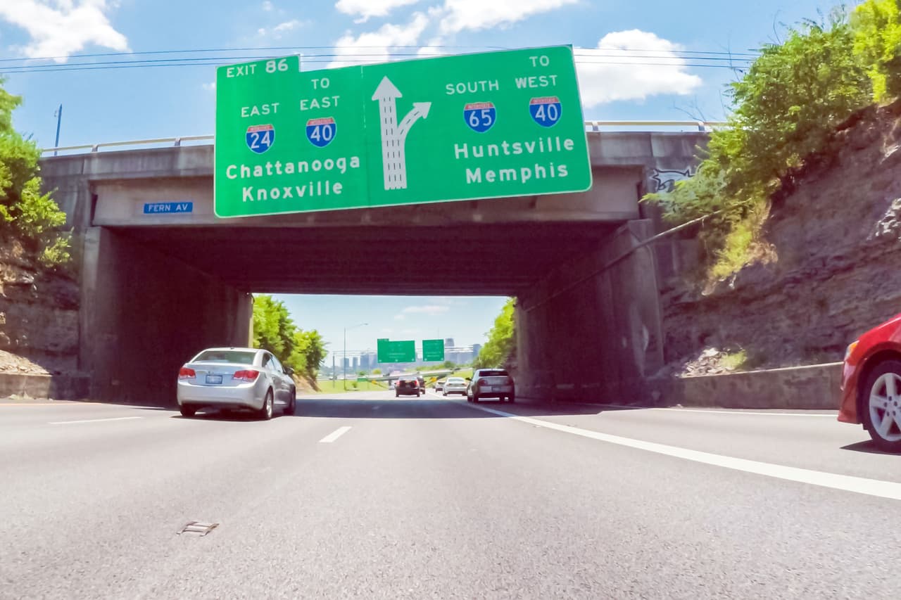 <b>Puesto 9. Tennessee</b>
<br>
<br>
<b>Vehículos robados en 2020: 21,098</b>
<br>
<br>Autos robados por cada 100,000 habitantes: 306.4
<br>
<br>Según el FBI, la tasa nacional de robos de autos por cada 100,000 habitantes fue de 246 en 2022. Fueron robados 810,400 vehículos, la mayor cantidad anual desde 2008, cuando se cometieron 959,059 de estos crímenes.
<br>