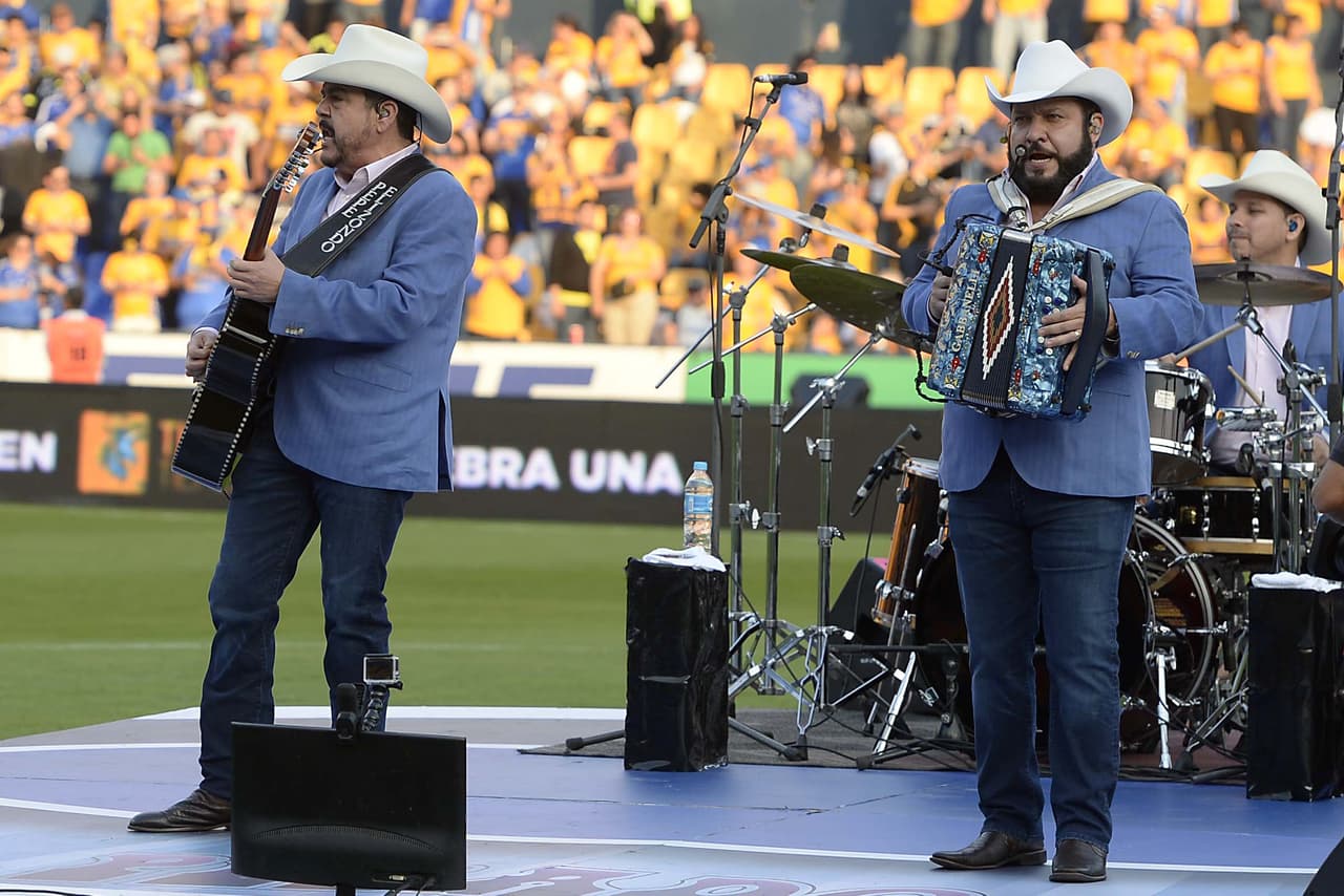 Pesado se ha consolidado como una de las grupaciones más importantes del género norteño y su fama ya rebasó fronteras pues además de México y EEUU, sus presentaciones se han extendido a países como Guatelama, Costa Rica y Colombia.