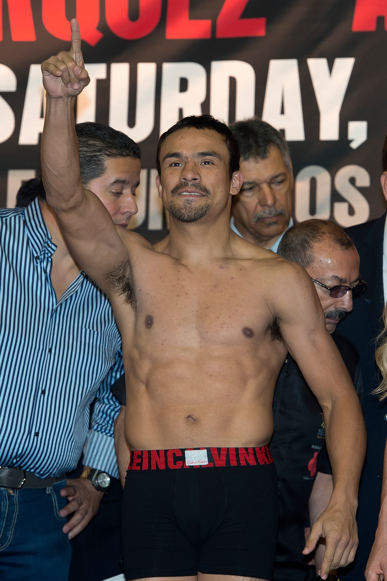 Juan Manuel Márquez fue el tercer mexicano en lograr el título en cuatro divisiones diferentes, lo logró en peso pluma, super pluma, ligero y super ligero.