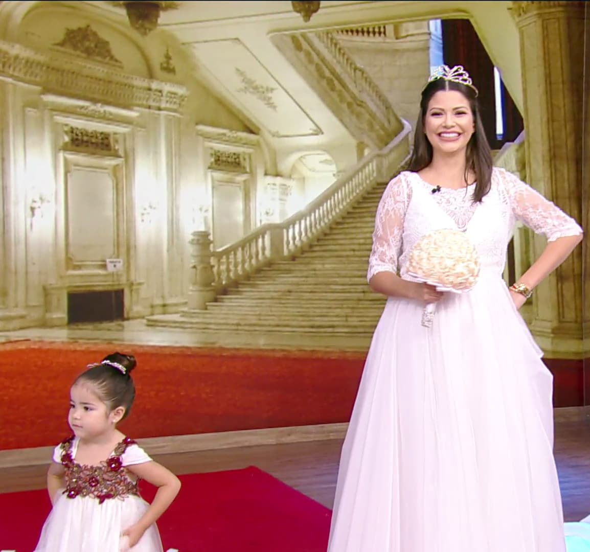 Giulietta estaba encantada con su vestido y se notaba frente a las cámaras.