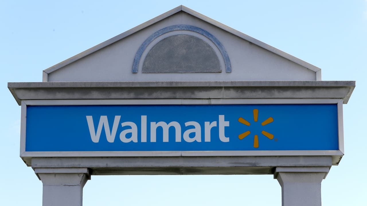 Walmart anuncia que ya no venderá cigarrillos en algunas tiendas de EEUU
