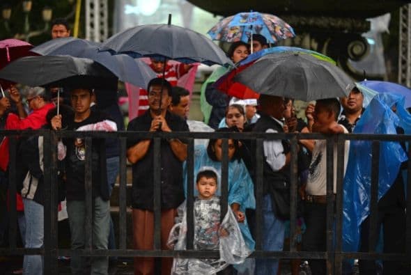 Ni la lluvia frenó los ánimos festivos de los guatemaltecos.