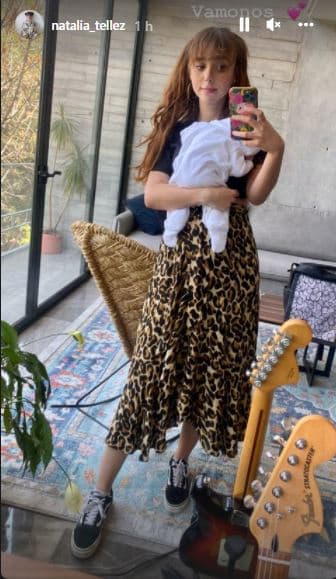 Mon Laferte, Galilea Montijo, Andrea Legarreta, Maca, Nashla y Monserrat Oliver fueron algunas de las famosas que llenaron de amor la caja de comentarios de Téllez, quien con una historia de Instagram, mostró que la maternidad no ha cambiado su glamuroso estilo.