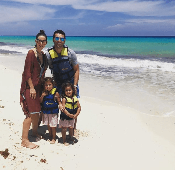 En su visita a Cancún a mediados de agosto ella compartió esta imagen acompañada de la leyenda: "Mis aventureros".