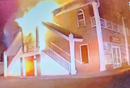 En la madrugada del domingo se registraron al menos seis incendios en puntos a menos de una milla de distancia entre ellos, por los que hay una persona detenida, mientras avanzan las investigaciones.