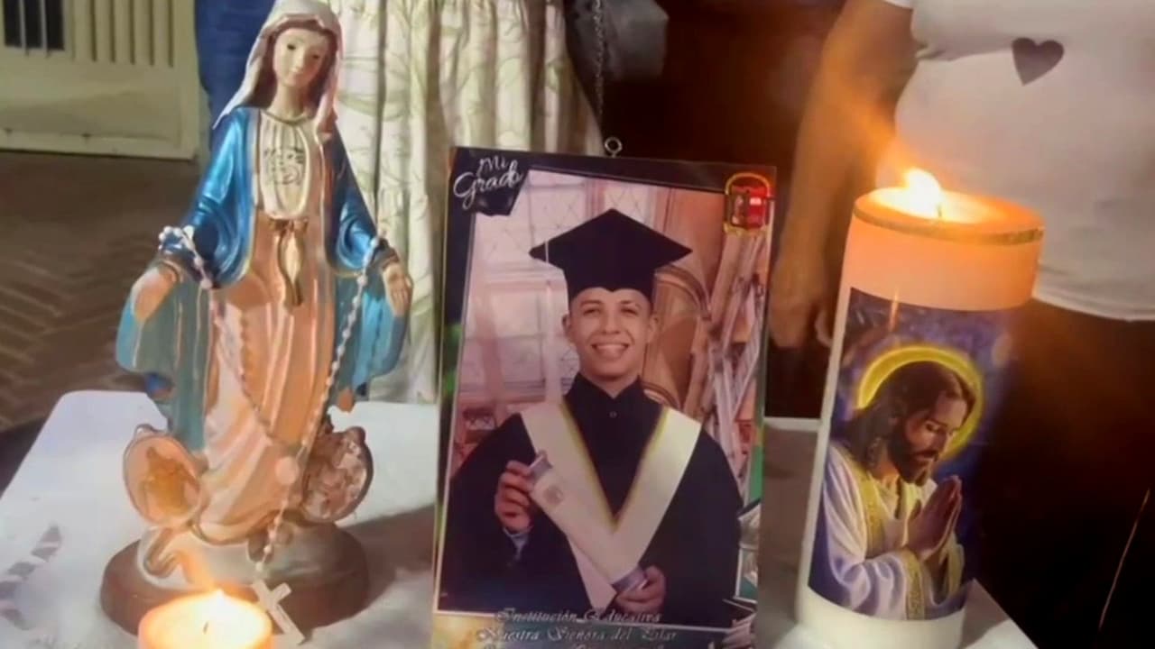 La familia de Johan Sebastián, el joven muerto por disparos de ICE en Maine, realiza vigilia en Colombia: "Era muy amoroso"