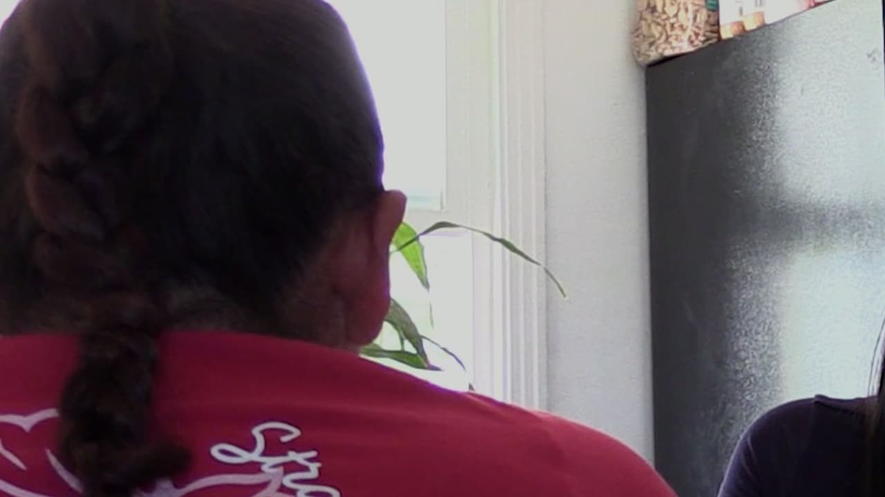Madre teme deportación y separación de sus hijos; busca abogado tras negativa de asilo y orden de salida