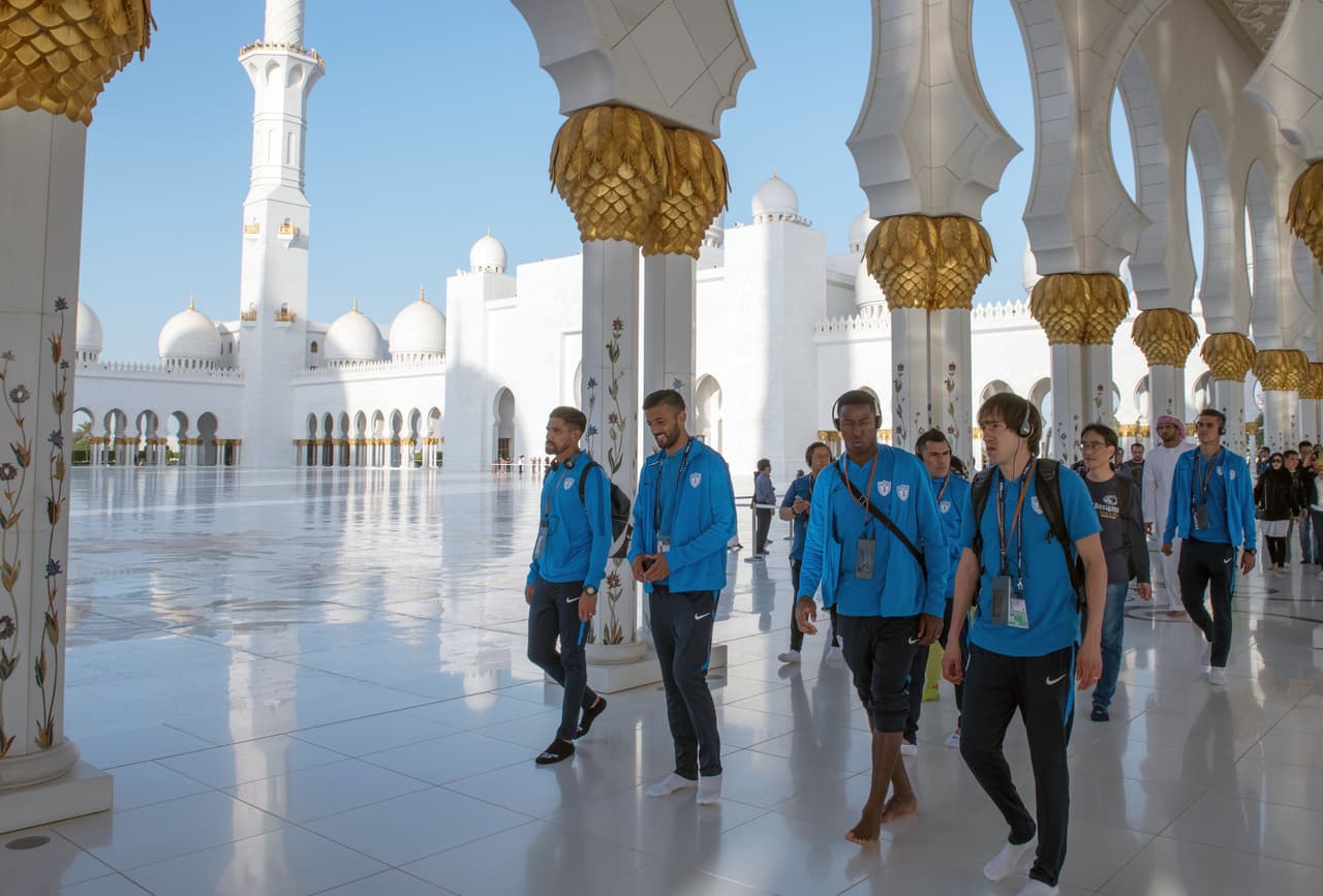 Los jugadores de Pachuca aprovecharon su presencia en Emiratos Árabes Unidos, donde se encuentran por el Mundial de Clubes, para visitar la Gran Mezquita de Abu Dhabi, previo a su partido del sábado contra Wydad Casablanca.