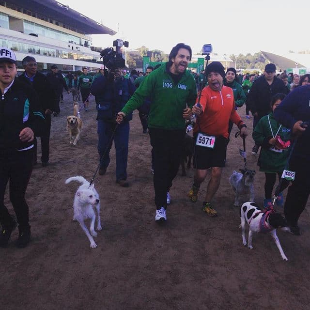 En 2015 hizo un donativo de 10 millones de pesos para abrir un albergue que diera refugio a perros callejeros y los salvara de ser electrocutados.