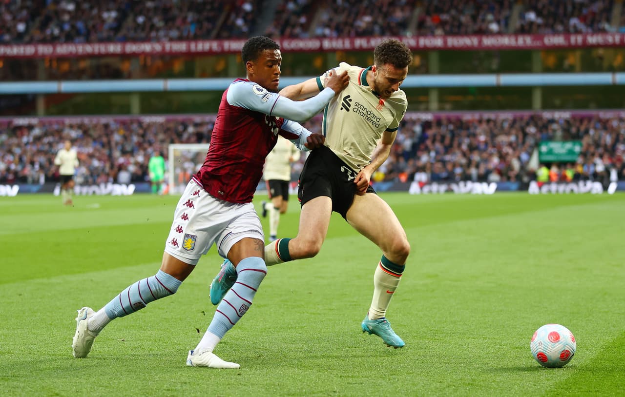 En un partido que comenzó perdiendo y en el que tuvo que hacer un mayor sacrificio, el Liverpool de Klopp sacó un muy importante triunfo en su visita al Aston Villa para sostener la pelea con el Manchester City.