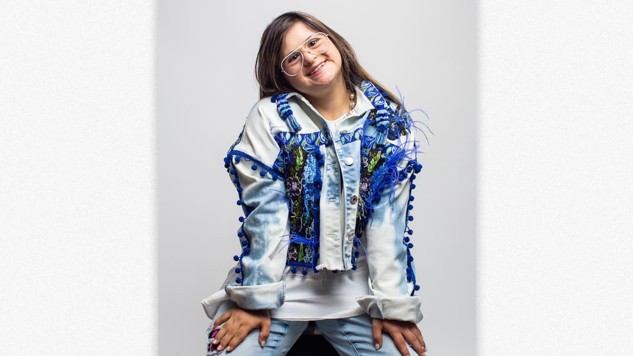 Isabella Springmühl logró a sus 19 años ser la primera diseñadora guatemalteca con síndrome de Down en exponer su colección en la semana de la moda de Londres.