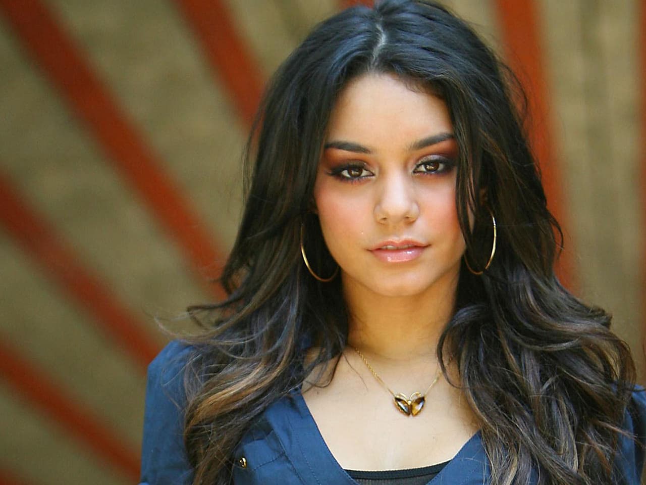 <b>Vanessa Hudgens </b>es de origen cultural mixto, su padre tiene ascendencia irlandesa e indígena.
<br>