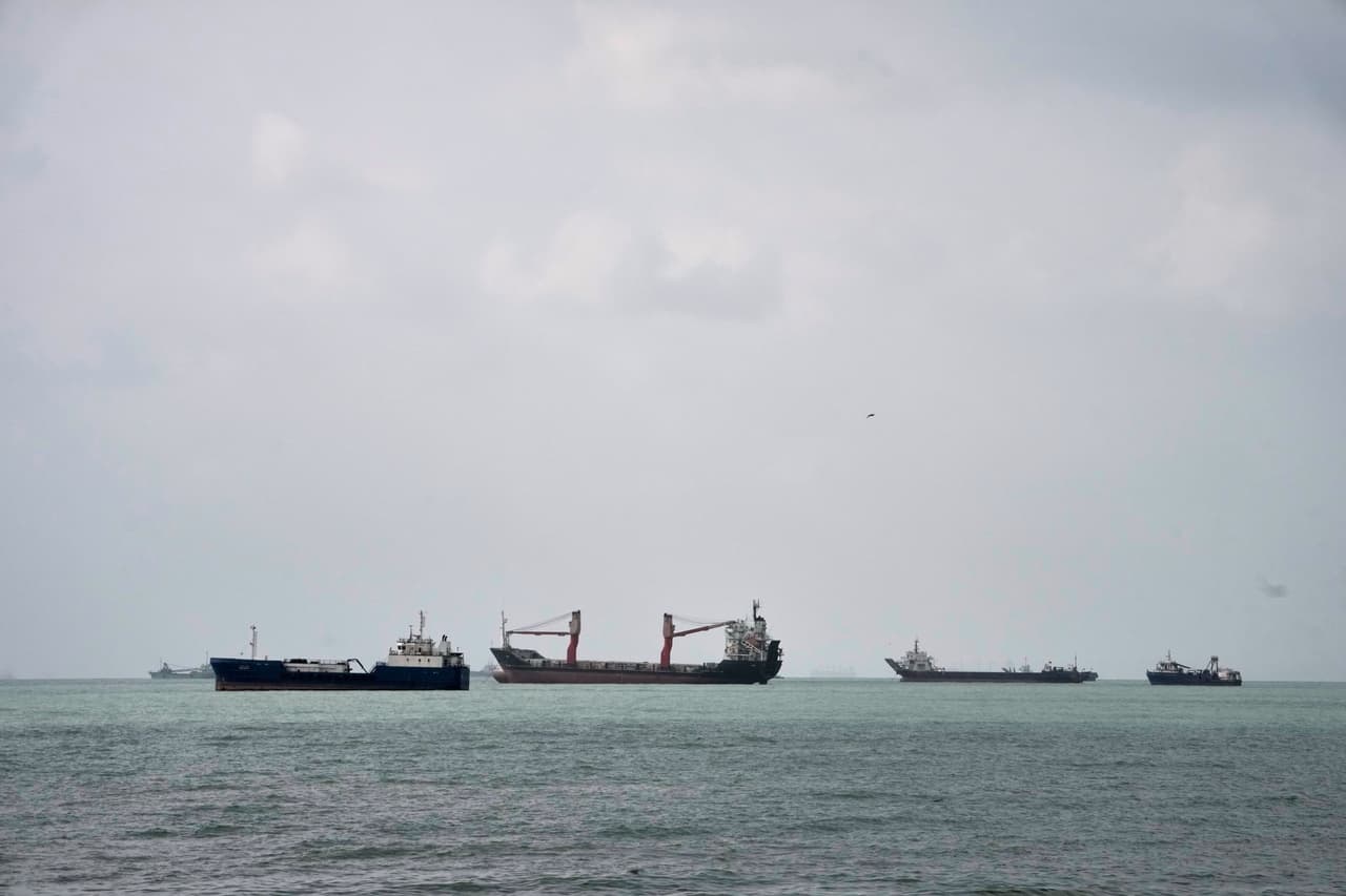 El presunto ataque ocurrió un día después que las fuerzas armadas estadounidenses informaran que atacaron tres petroleros iraníes en respuesta a un ataque con misiles contra buques de guerra de la Armada.