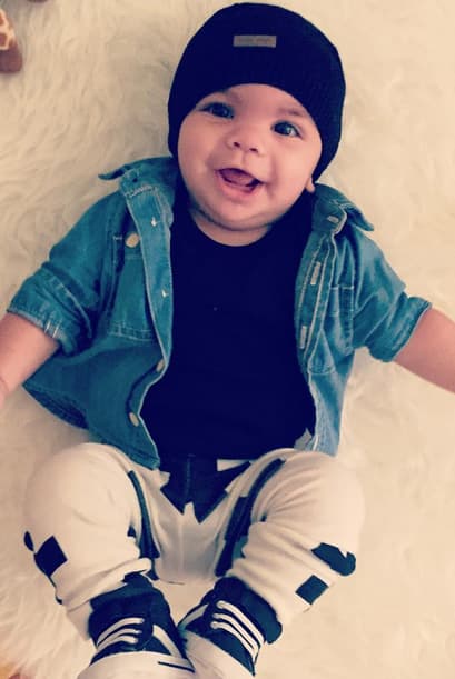 Alejandra no aguanta la emoción de celebrar la primera navidad de su hijo Matteo de casi 9 meses. Mira las fotos más cute de Matteo, un bebé tan stylish como su mamá.