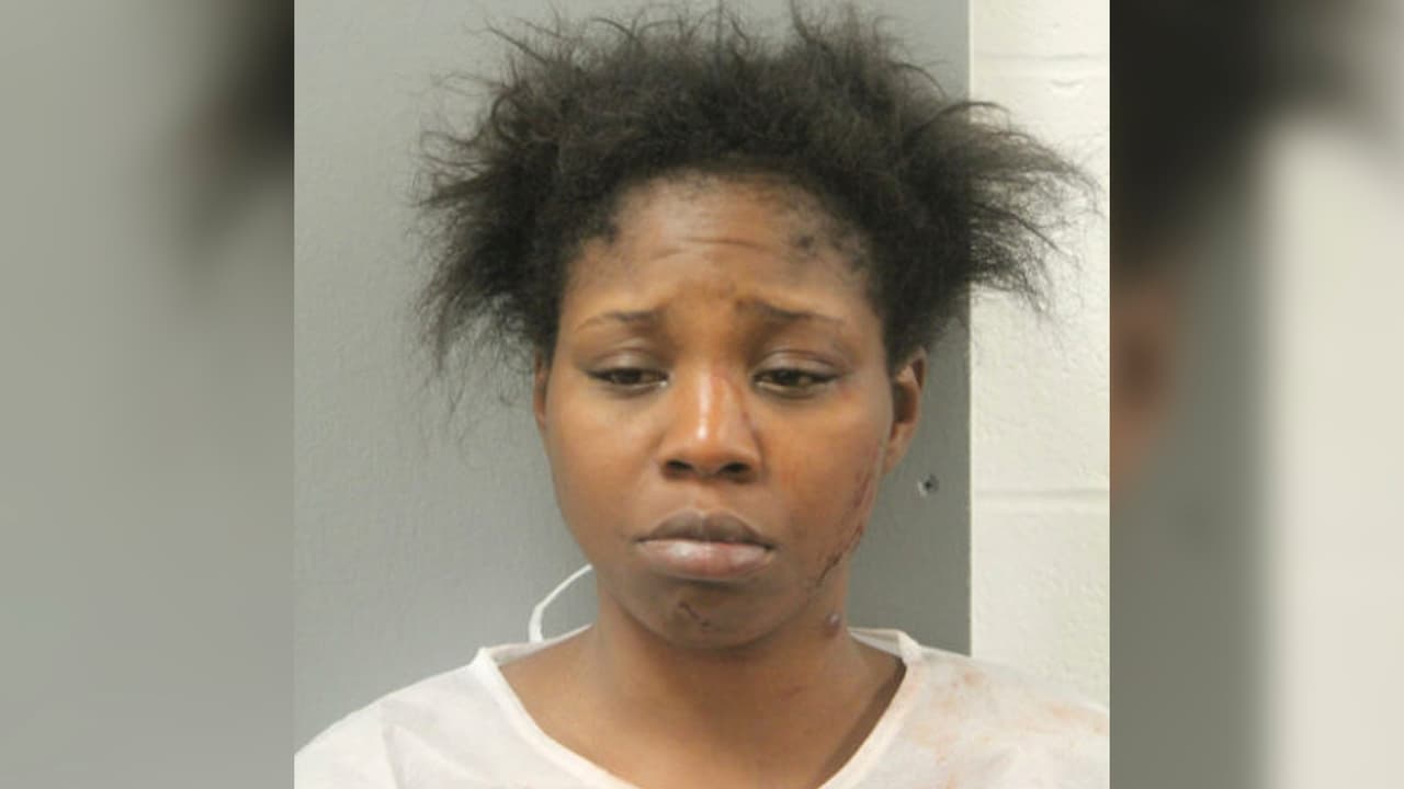 Acusan a una mujer de asesinato tras la muerte a puñaladas de una niña de 5 años al oeste de Chicago
