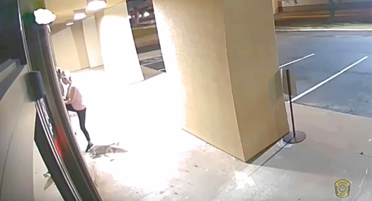 O a Crime Stoppers del condado de Fort Bend (281) 342-TIPS (8477).
<br>