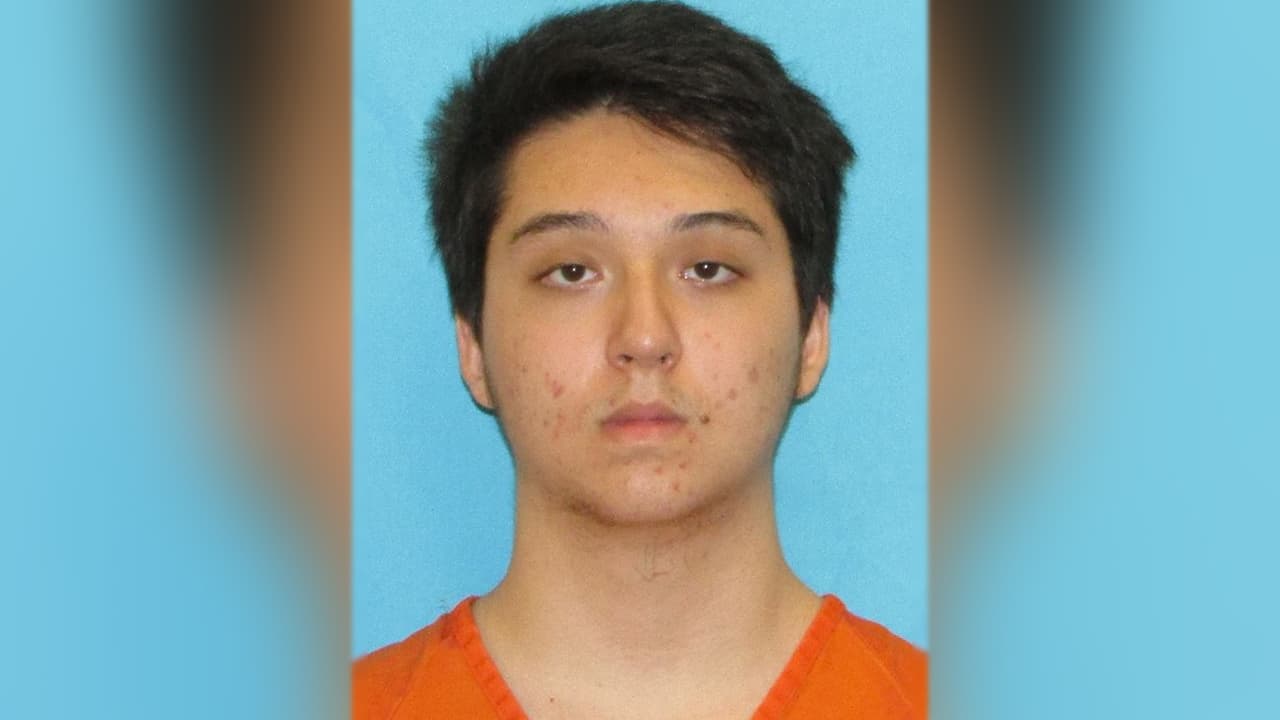 Arrestan a estudiante acusado de planificar un tiroteo masivo en un centro comercial de Texas