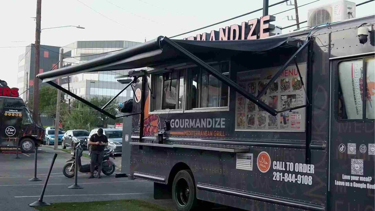 "Si subimos no vienen a comprar": dueños de camiones de comida preocupados por costo del diésel