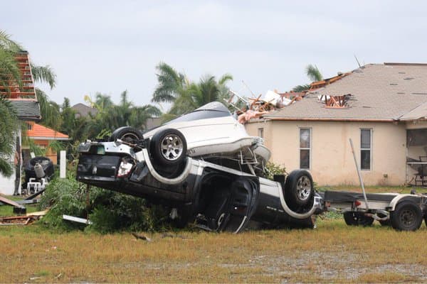 Tornado toca tierra en Cape Coral