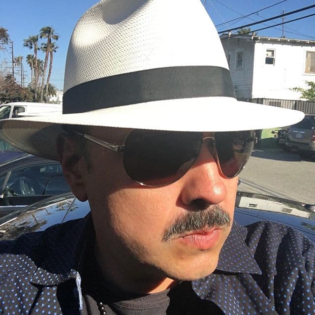 Pepe Aguilar se casó por primera vez a la edad de 22 años con la también cantante Carmen Treviño.