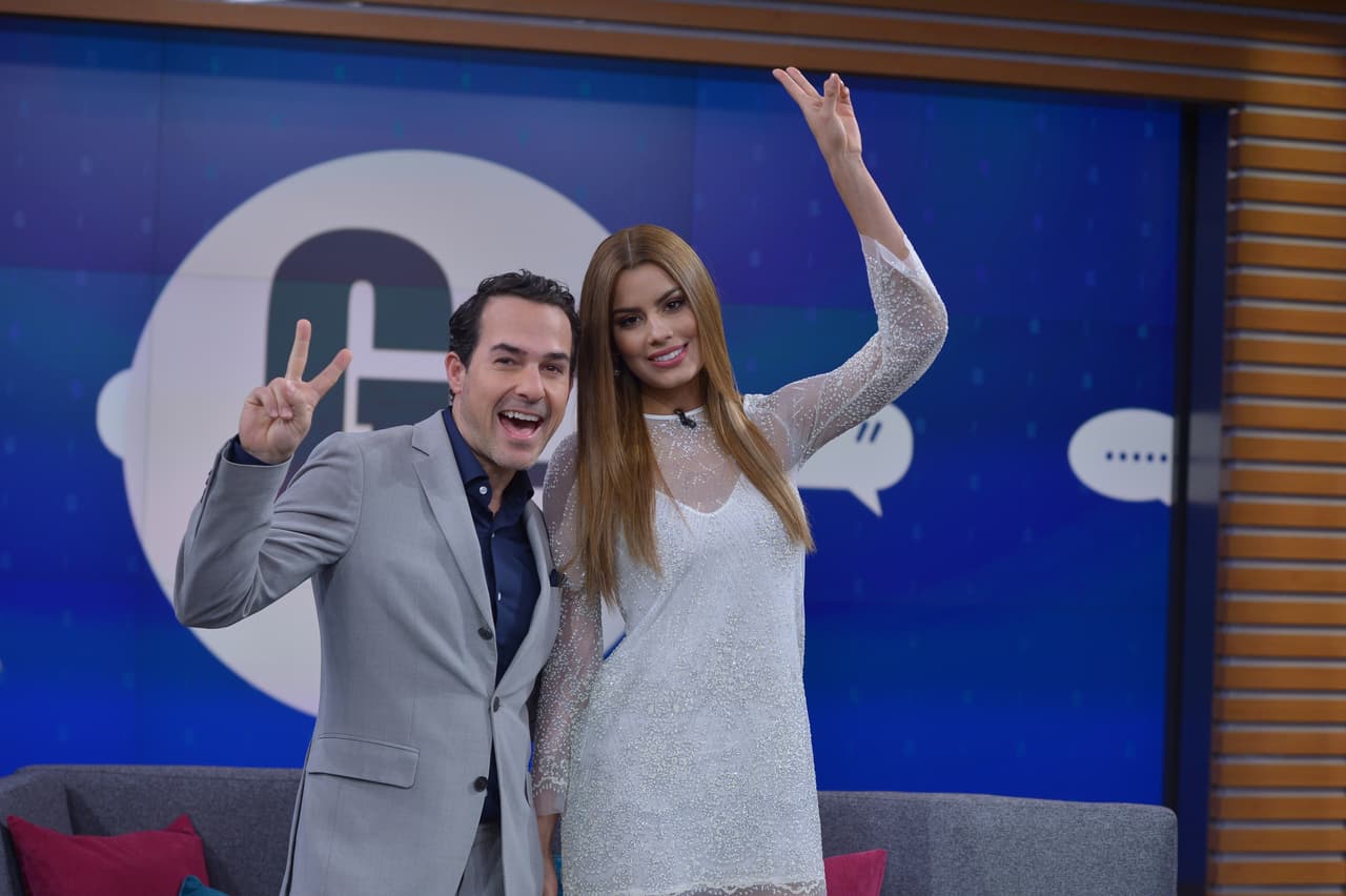 Aprovechó para retratarse con Miss Colombia.