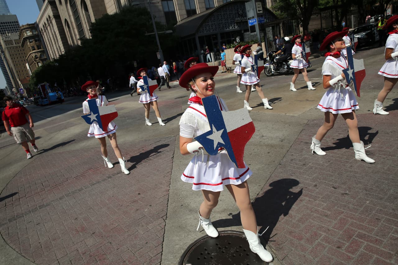 Dallas se pintó de música y fiesta en el inicio a esta gran feria
